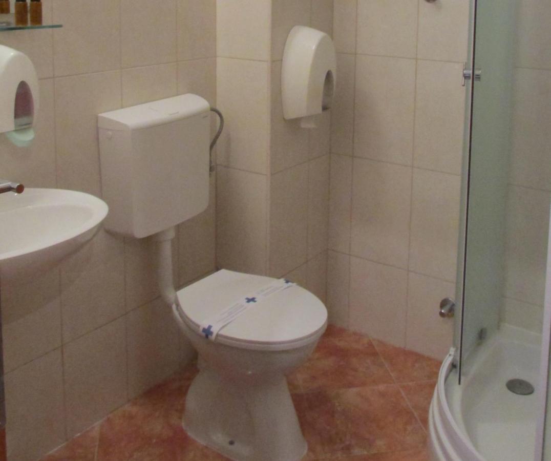 krevet i doručak Mirosa 4*