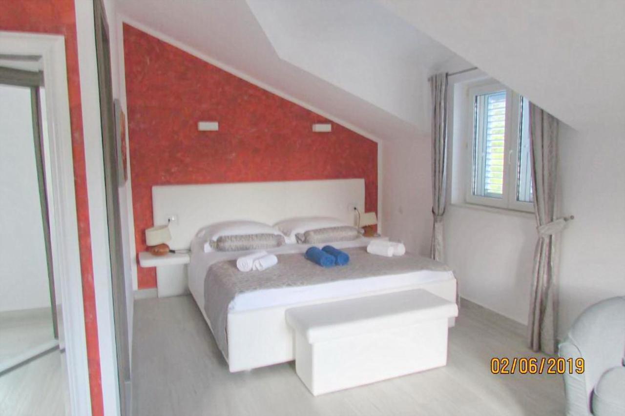 krevet i doručak Mirosa 4*