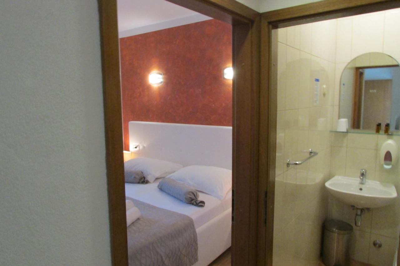 Couette-café Mirosa 4*